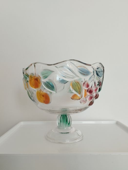 Taça de vidro trabalhado com pé (fruteira decorativa)