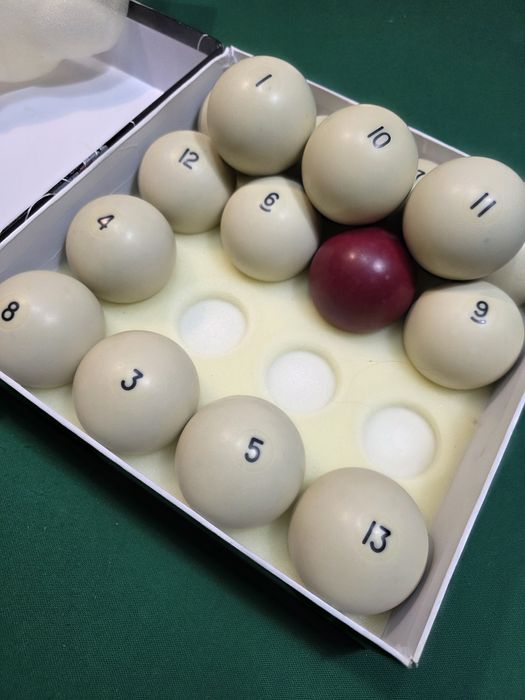 Шари більярдні для гри у більярд