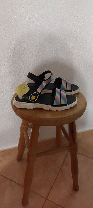 Vende-se Esta sandália