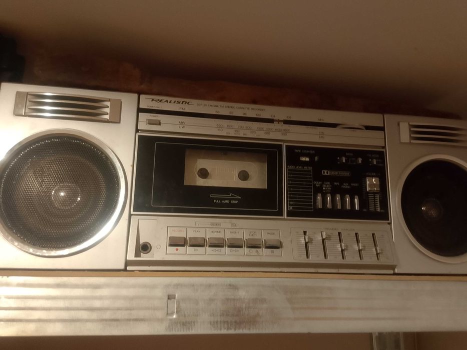 Radiomagnetofon realistic sprawny