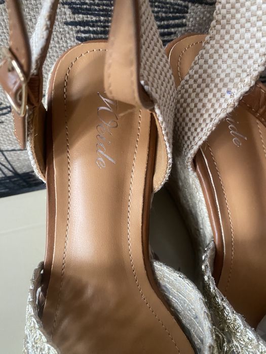 Piekne buty na koturnie