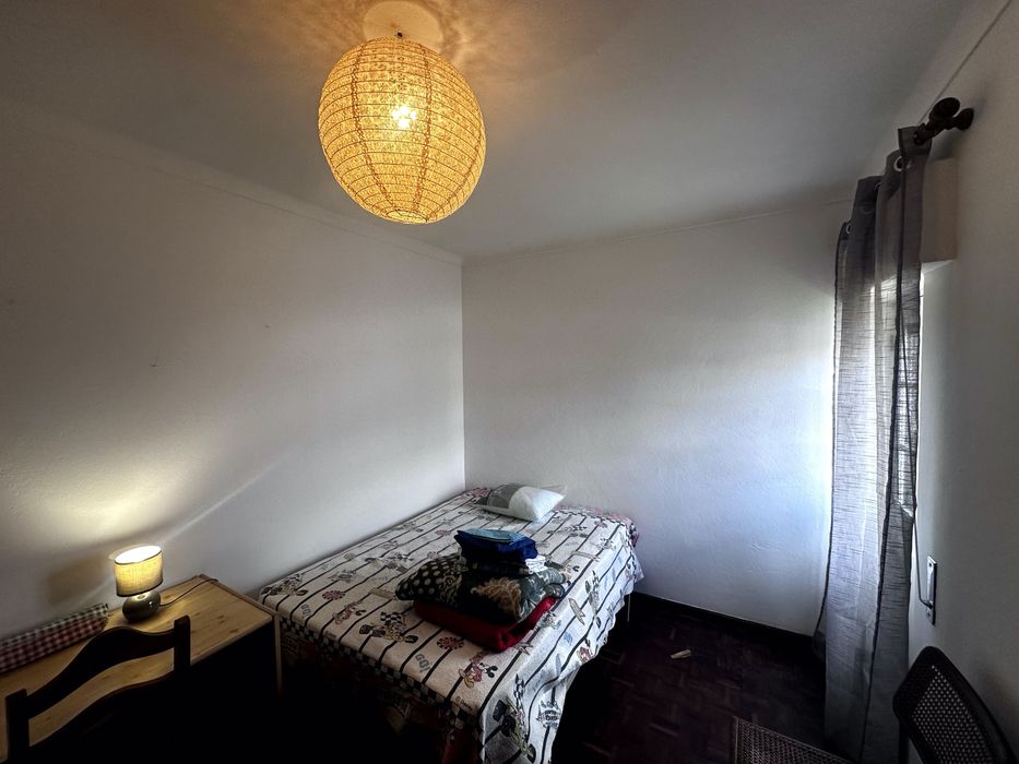 Alugo quarto em Angra do Heroísmo