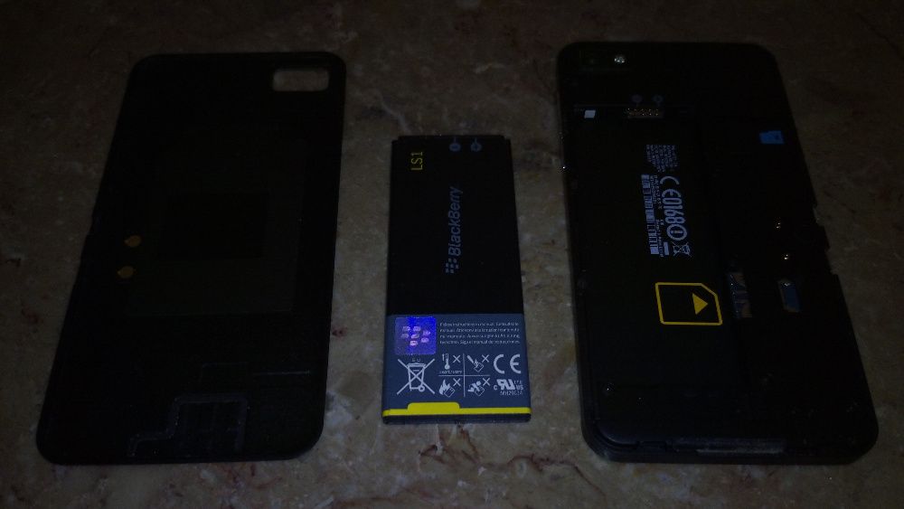 Lote dois telemóveis Blackberry, STL100-2 e 9360