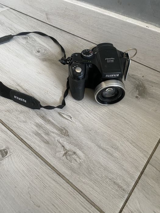 FUJIFILM FinePix S5700