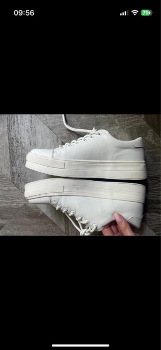 białe sneakersy / trampki
