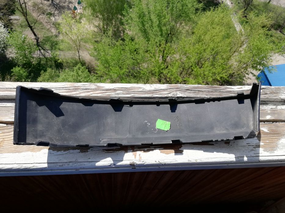 Продам накладки задню ЛІВУ під фари Skoda Octavia a5 2008р в колір ХЕТ