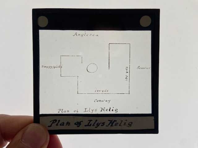 5 slides em vidro para lanterna mágica.