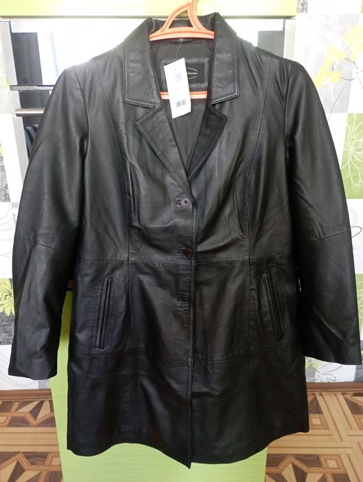 Шкіряний жіночий плащ