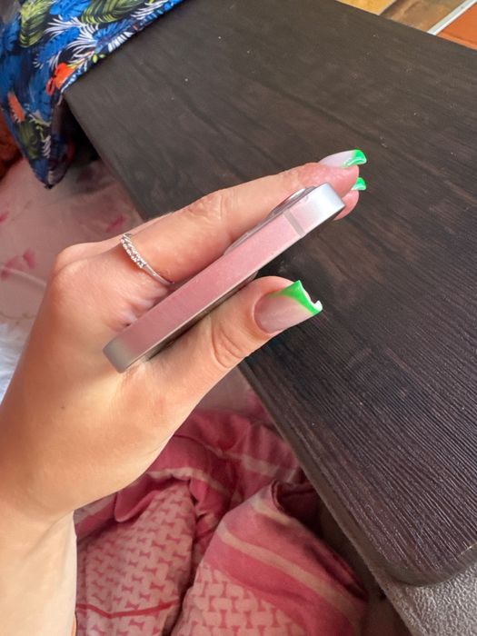 iPhone 13 в хорошем состоянии