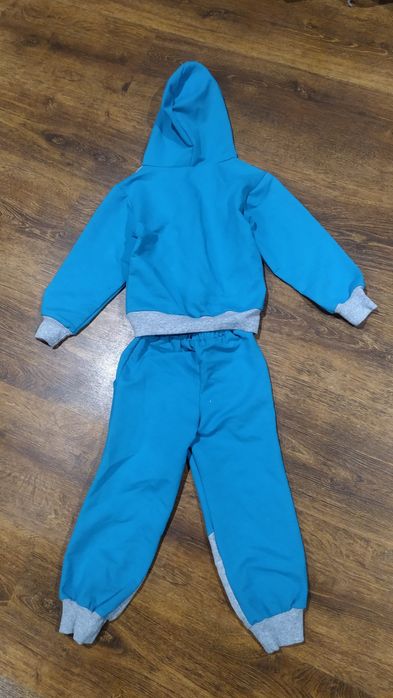 Спортивний костюм для дівчинки