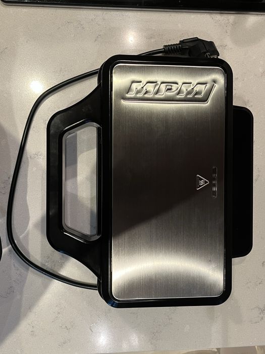 Srebrny toster opiekacz