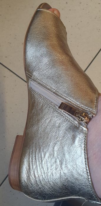 Buty bez palcy  złoty kolor  ze skóry naturalnej Caroline  r. 40
