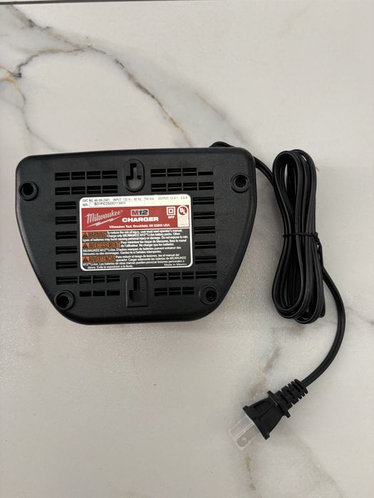 Grzechotka milwaukee m12 wraz z ładowarką