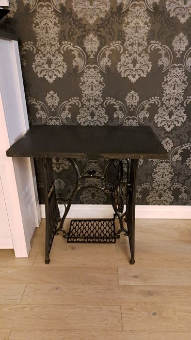 Stolik z maszyny do szycia