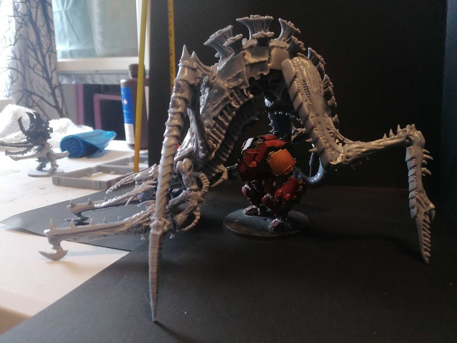 Tyranid Biotitan proxy, za podstawkę polecam pokrywę beczki