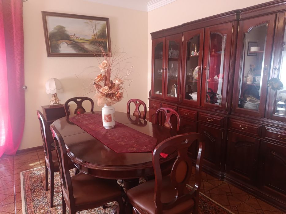 Sala de jantar completa