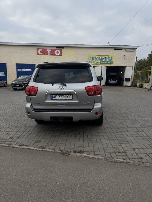 Toyota sequoia platinum