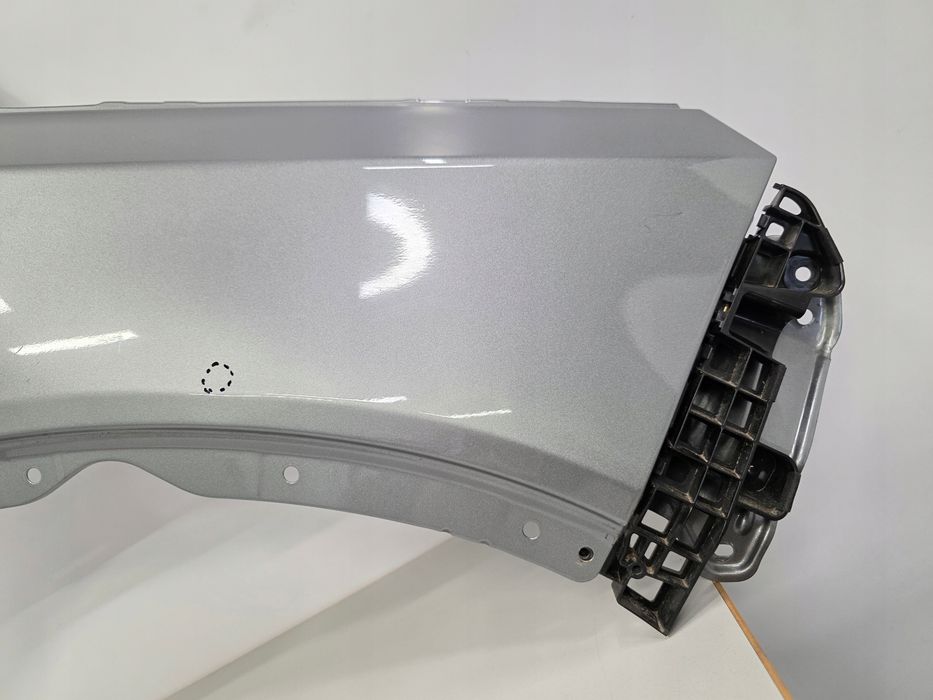 błotnik przód przedni prawy suzuki vitara iii + ślizg ( 2015 - )