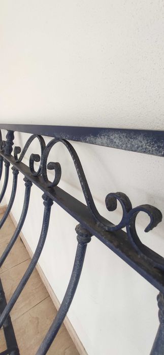 Grade de ferro com barriga