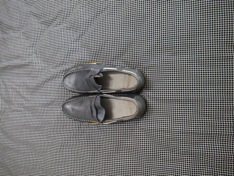 Sapatos tipo mocassins, em azul