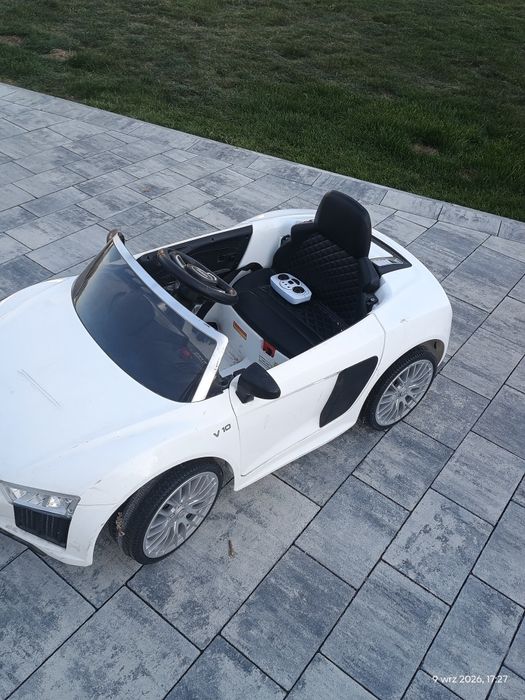 Samochód audi na akumulator