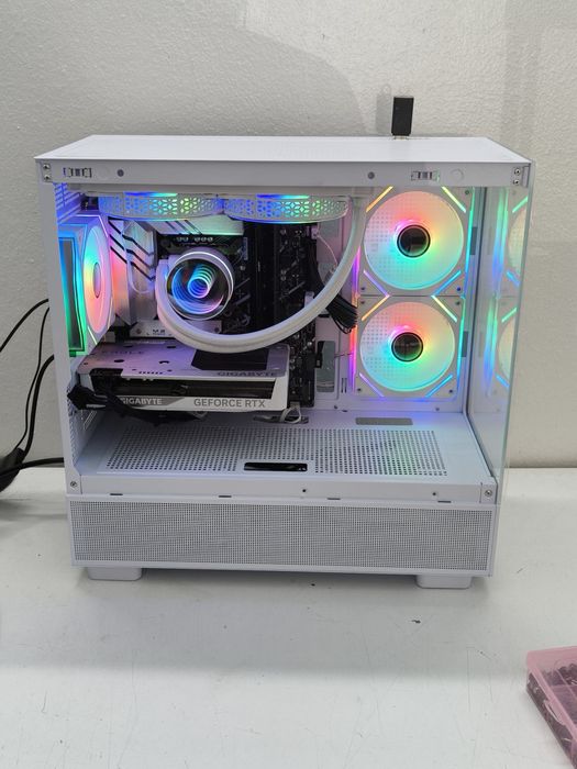 i7 14700kf / RTX 5060 ti (versao gigabyte) 16gbs / 32 gb Ram / SSD 1 gb / HDD 500 GB