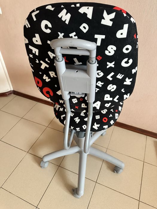 Дітяче компʼютерне крісло