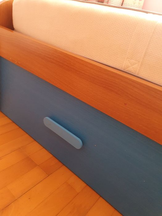 Cama de solteiro com colchão