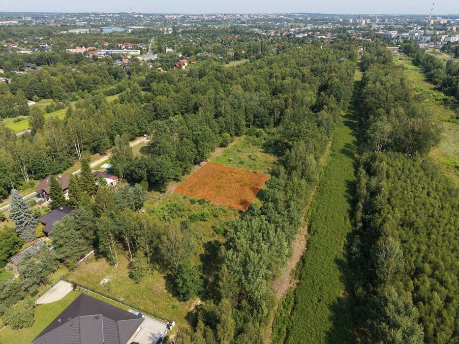 Działka w zielonej okolicy – z projektem, pozwoleniem i mediami