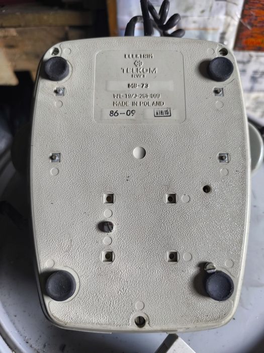 Stary Telefon PRL Telkom RWT MB-73 z Korbką (1986) Kolekcjonerski