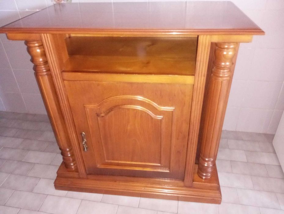 Móvel de TV com Garrafeira