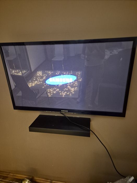 Telewizor 51" Plazmowy SAMSUNG PS51E450 z uchwytem