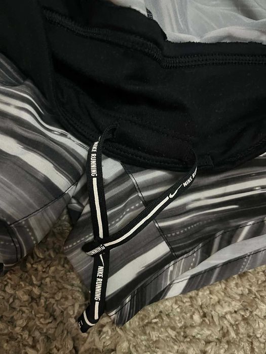 Krótkie spodenki NIKE Dri-Fit do biegania XS