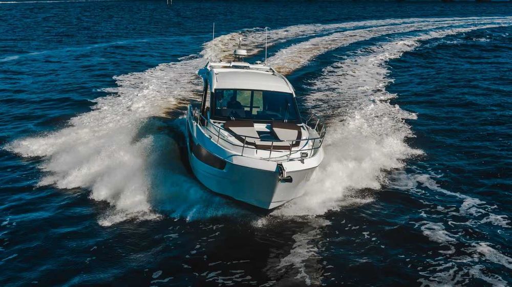 Jacht - Galeon 410 HTC- Volvo Penta 2x370 Joystick, otwierane burty