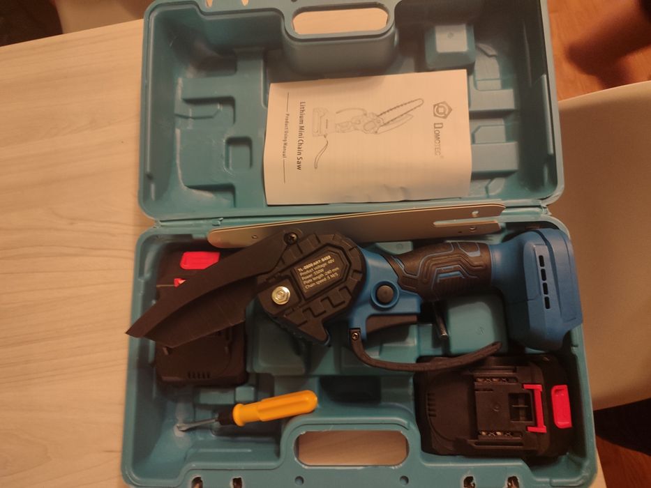 Акумуляторна міні пила