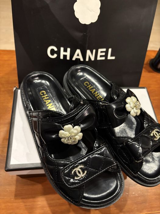 Klapki damskie Chanel