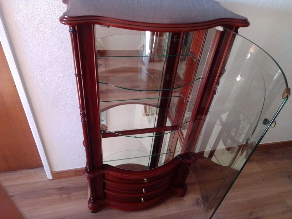Móvel vitrine classico