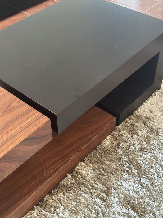 Mesa de centro moderna em excelente estado – 125 × 60 cm