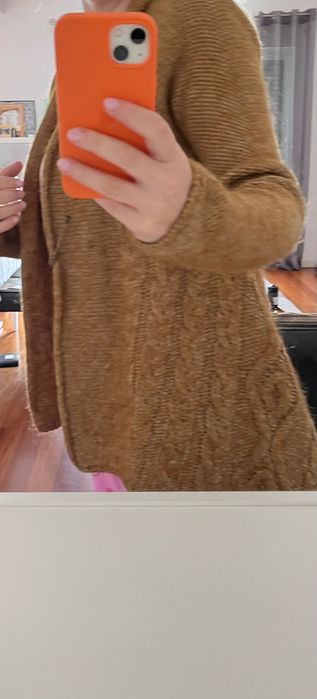 2 casacos de diferentes marcas