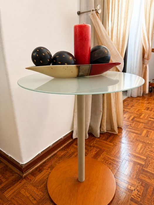 Mesa de Apoio Redonda com Tampo em Vidro – Design Moderno