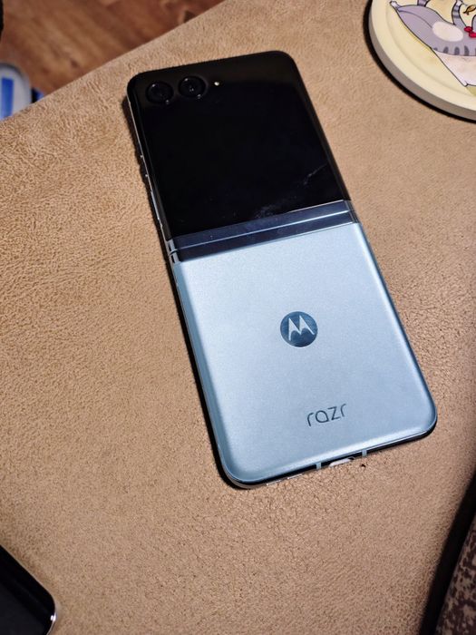 Motorola razr 40 ultra plus  8 / 256 стан 99.9/100 смартфону