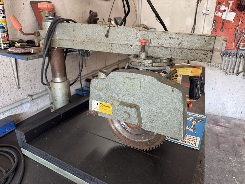Piła radialna DeWalt DW 110