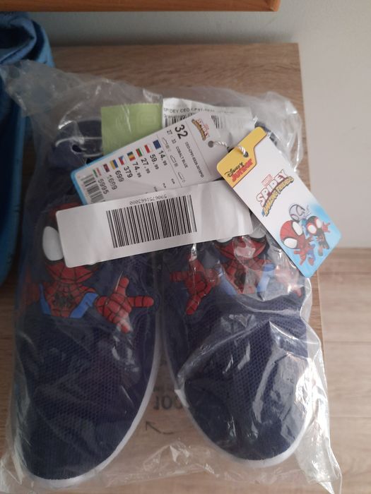 Tenisówki na rzep z motywem Spidey rozm. 32 (nowe)