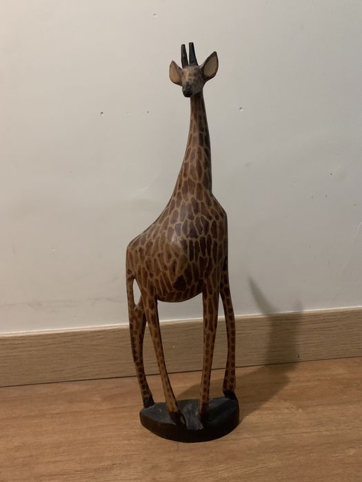 Girafa em madeira