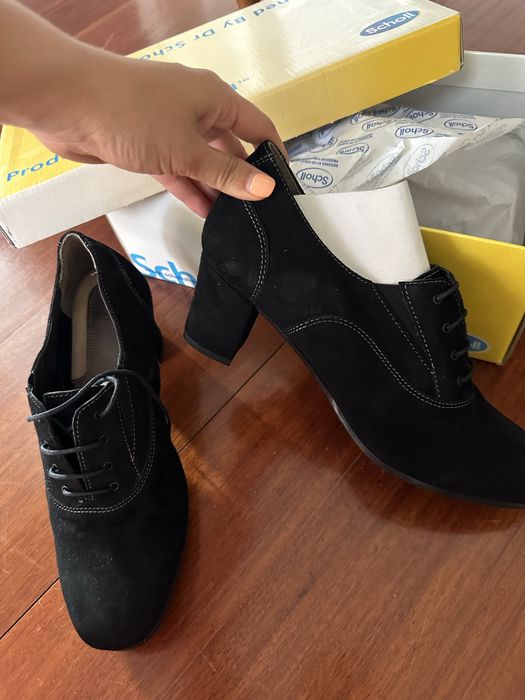 Botas com tacão pretas e cordões da Dr. Scholl's