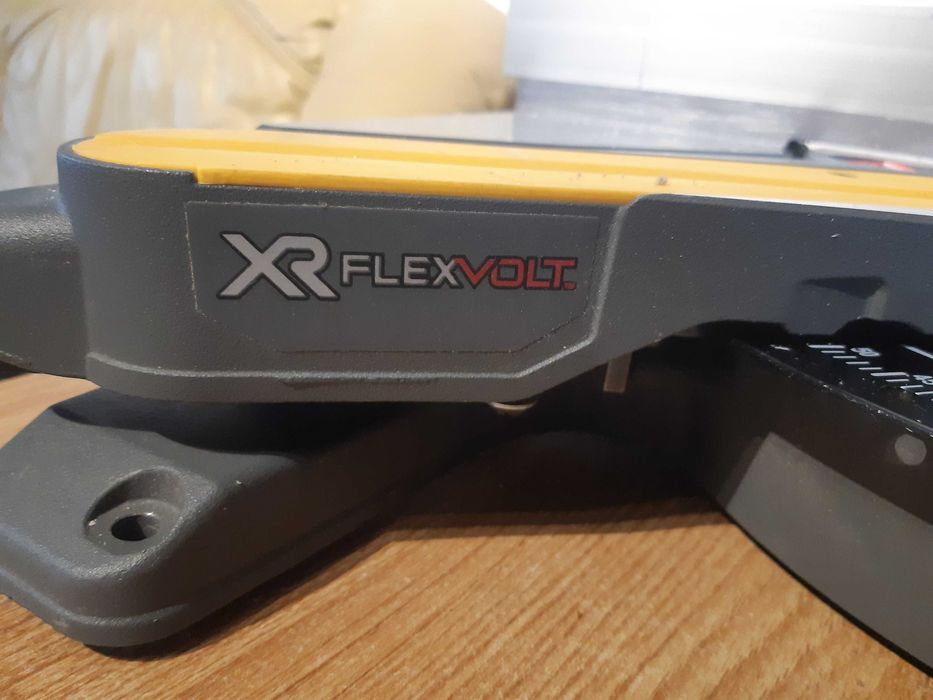 DeWALT DCS777 Ukośnica akumulatorowa 54 V