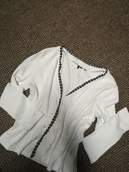 Biały sweter rozpinany,na guziki