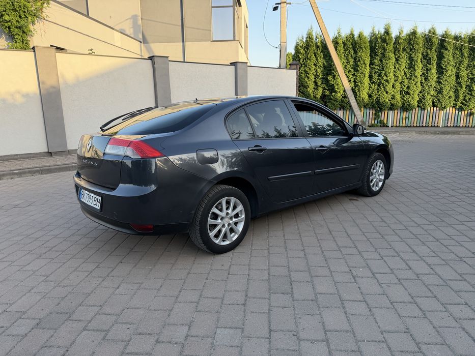 Renault Laguna III гарний стан, чудова техніка.