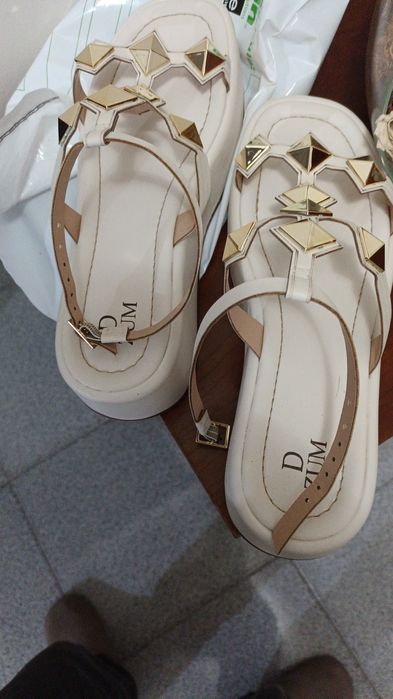 Sandalias novas nunca usadas