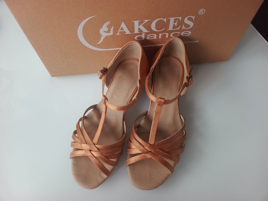 Buty do tańca r. 31 akces dance
